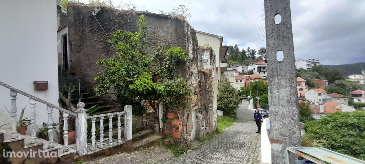 RUINA | NO CENTRO DA VILA | PAMPILHOSA DA SERRA | SERRA DO AÇOR - Grande imagem: 3/10