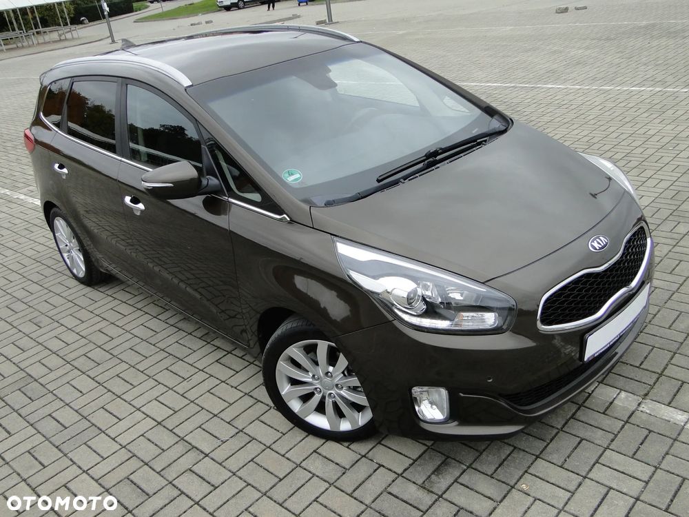 Kia Carens - 12