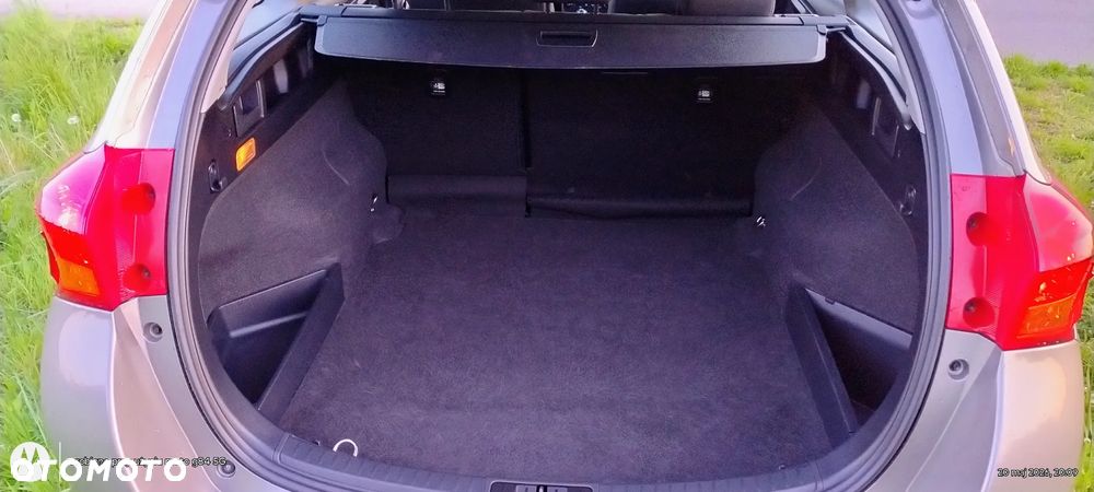Toyota Auris 1.4 D-4D Dynamic - 21