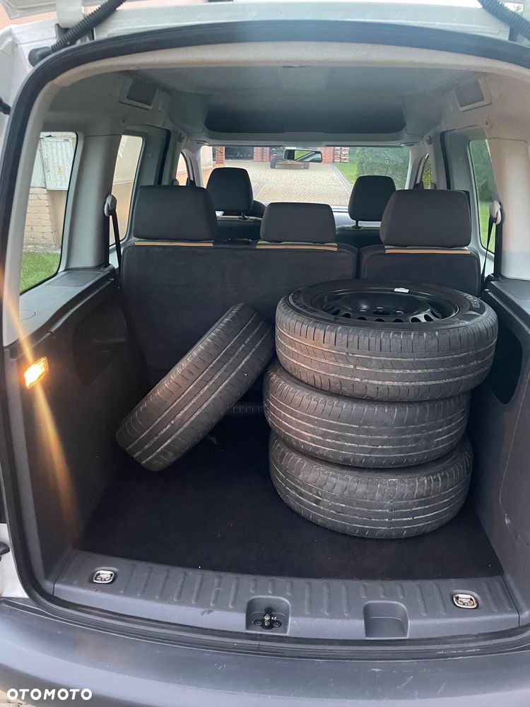Volkswagen Caddy Comfortline BMT - 14