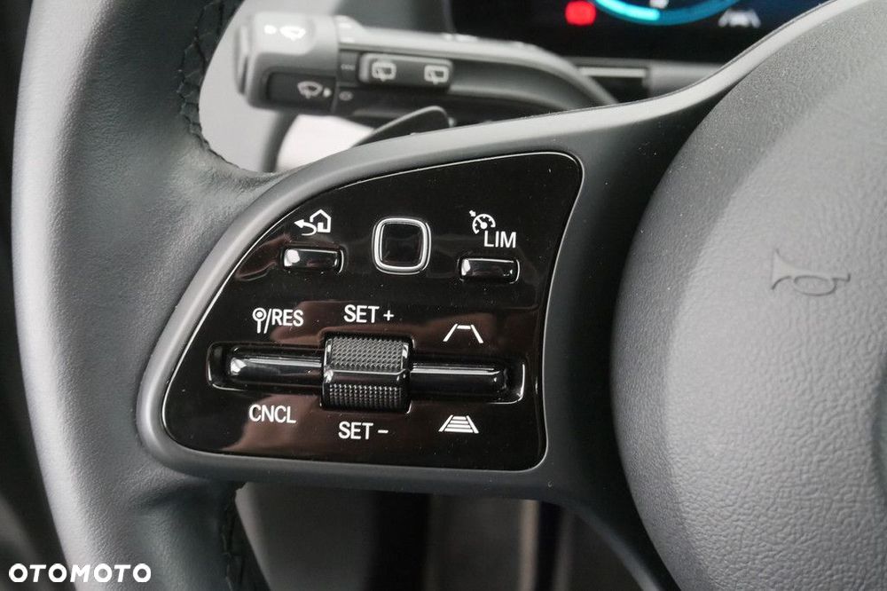 Mercedes-Benz GLA - 25