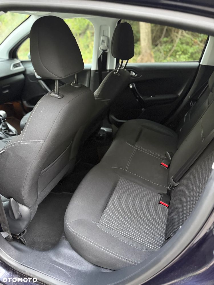 Peugeot 208 - 14