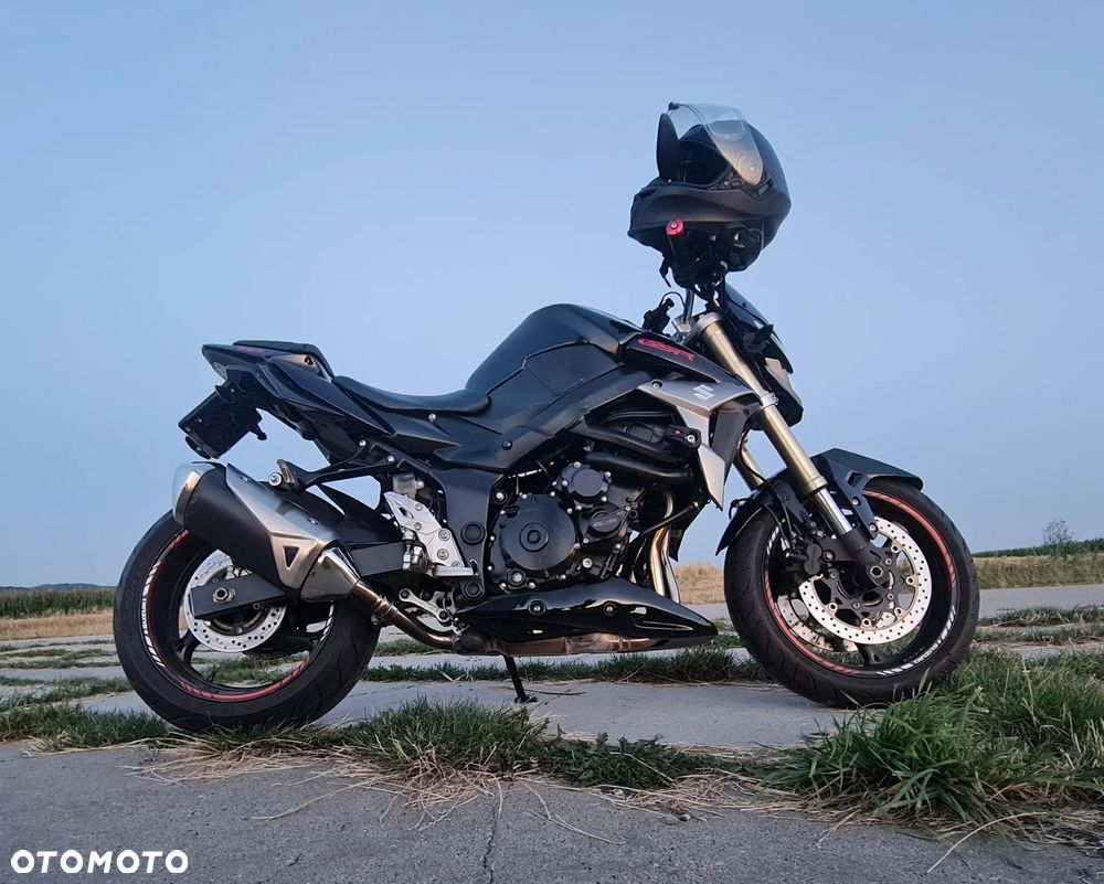 Suzuki GSR - 2