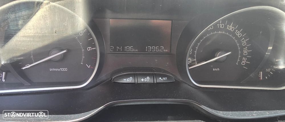 Peugeot 2008 1.2 PureTech Style - 7