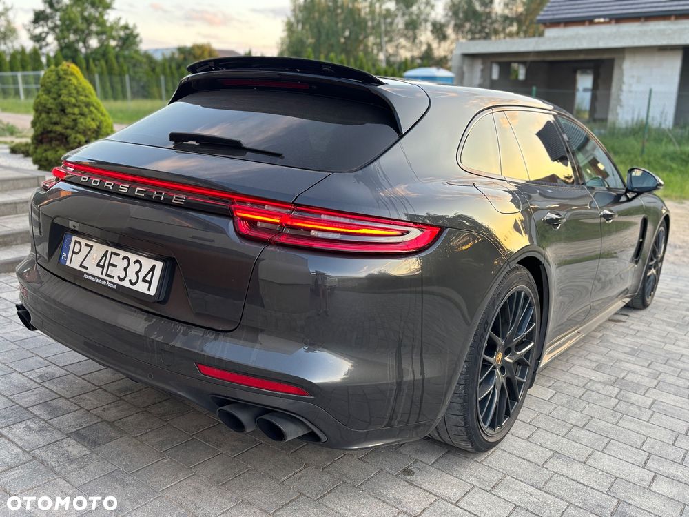 Porsche Panamera 4 Sport Turismo - 13