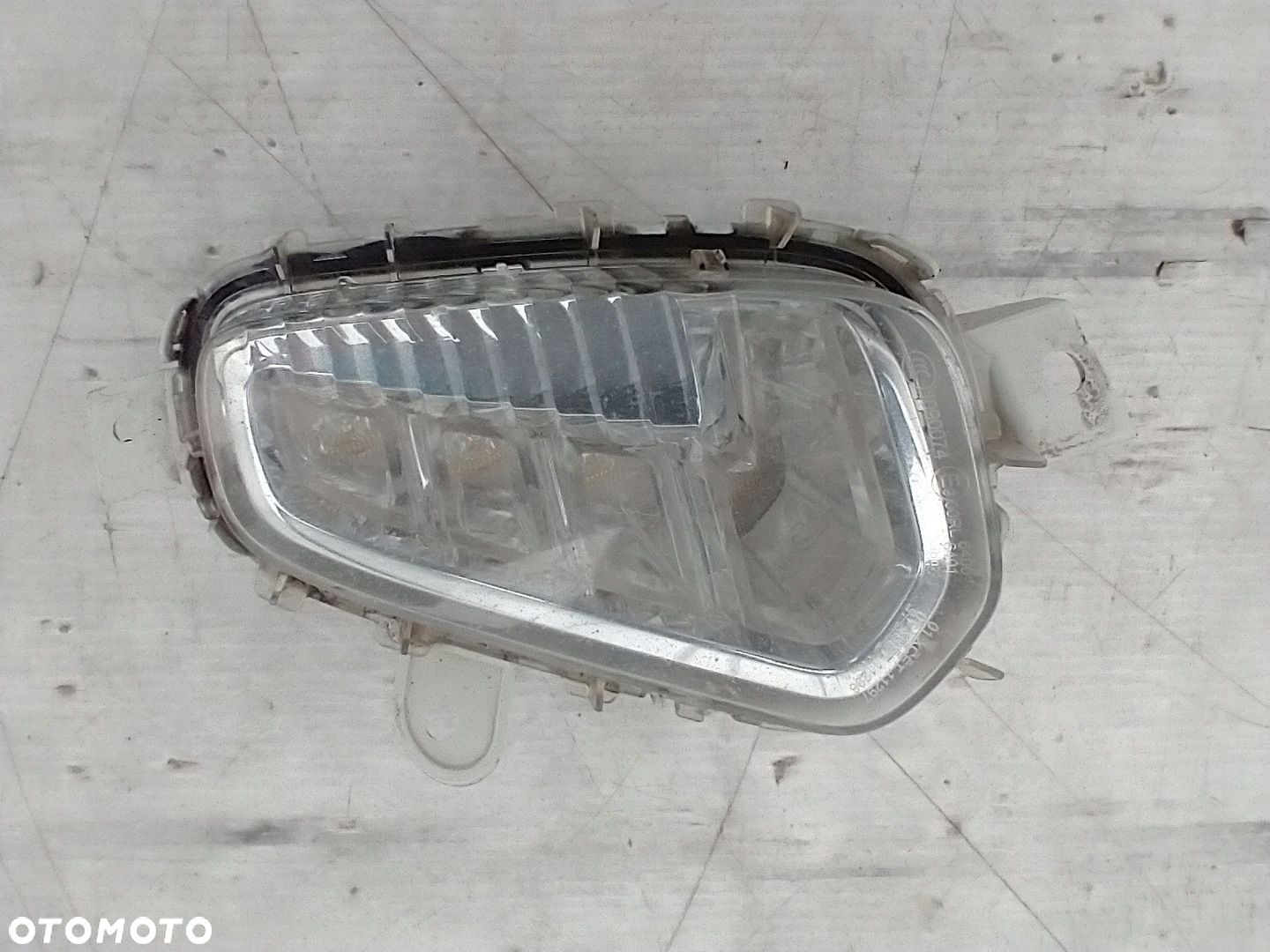 VOLVO V40 II HALOGEN PRAWY 31323116 - 1