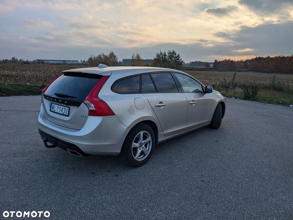 Volvo V60 D4 Summum - 2