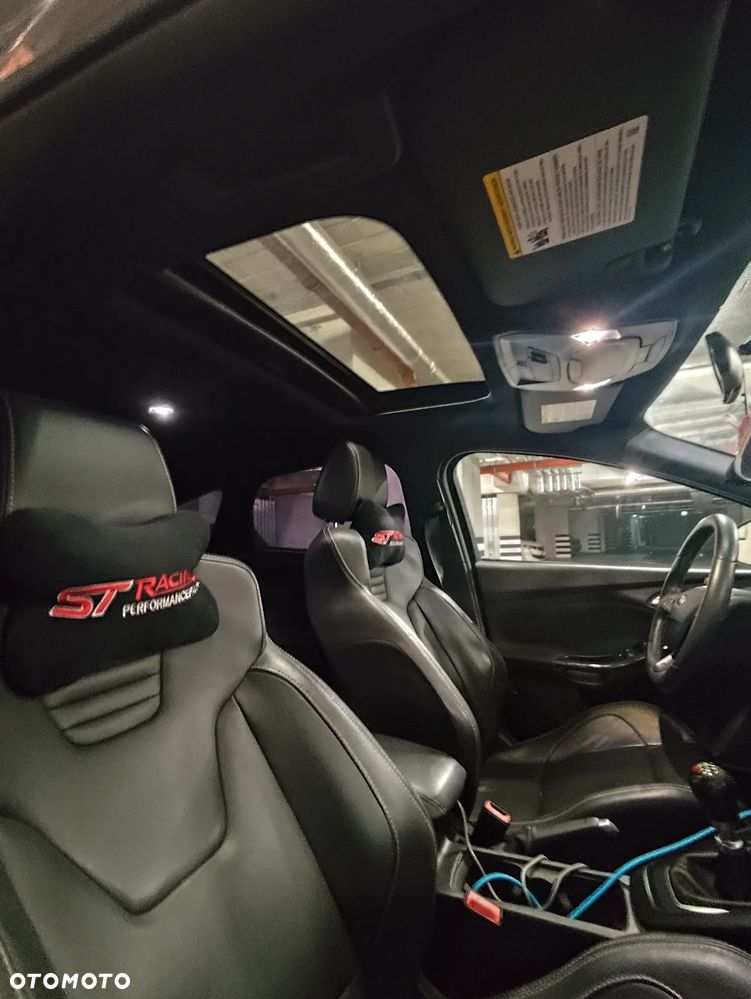 Ford Focus 2.0 EcoBoost ST - 13