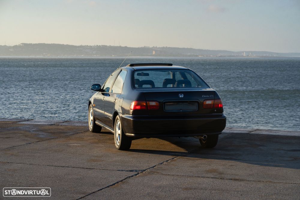 Honda Civic 1.6 VTi - 32