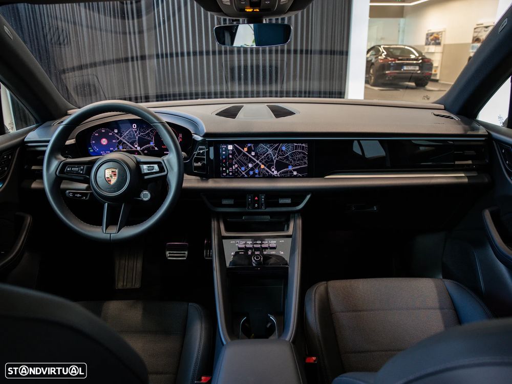 Porsche Macan Electric 4 - 34