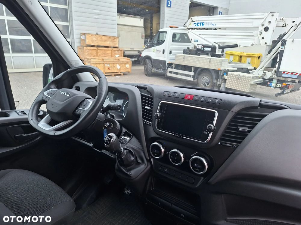 Iveco Daily 35S18 furgon 16m max długi Hak 3,5t Ledy Kamera Sklejka - 15