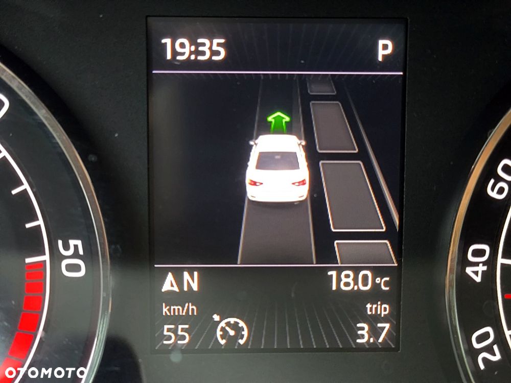 Skoda Superb 2.0 TDI DSG Premium Edition - 33