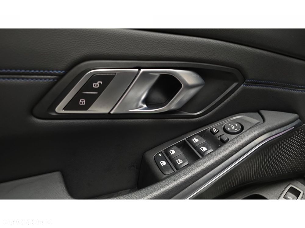BMW Seria 3 320d xDrive Sport - 31