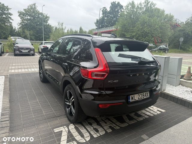 Volvo XC 40 B3 Plus Dark - 3