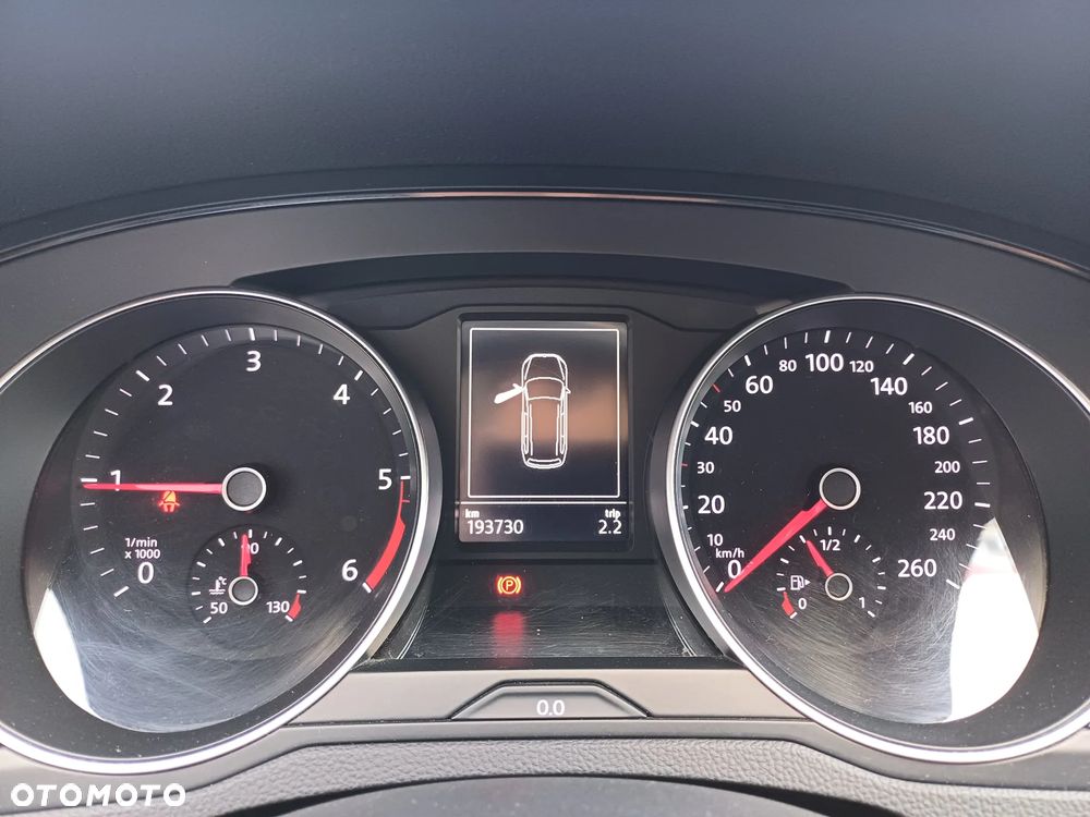 Volkswagen Passat - 11