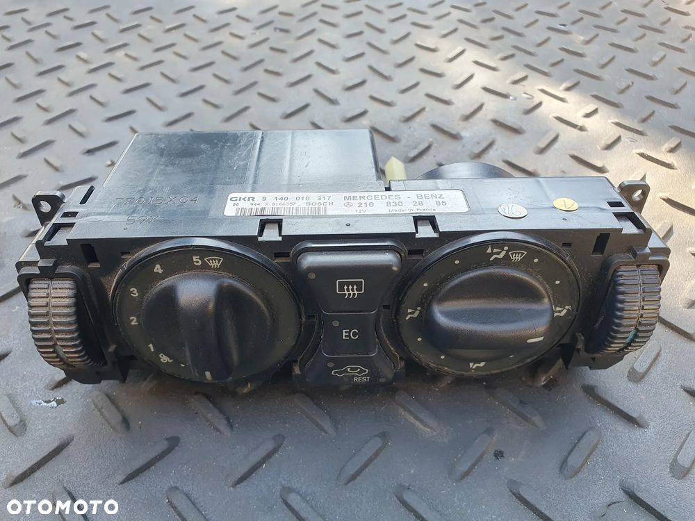 MERCEDES E W210 PANEL STEROWANIA KLIMATYZACJI NAWIEWU 2108302885 - 1