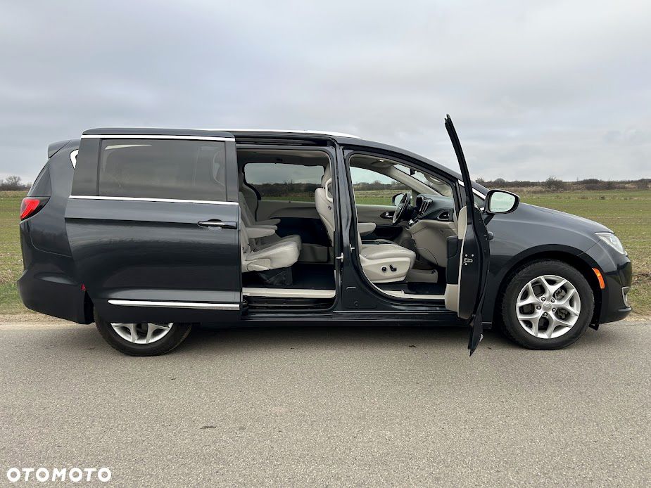 Chrysler Pacifica - 6