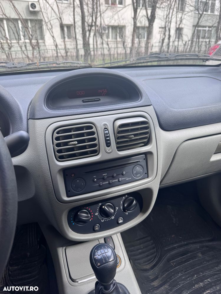 Renault Symbol 1.4 Authentique - 4