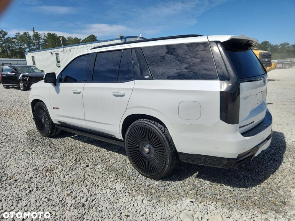 Cadillac Escalade - 2