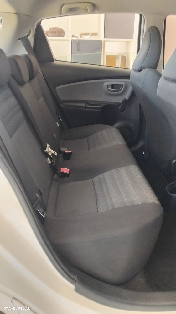 Toyota Yaris 1.0 VVT-i Comfort+P.Style - 13