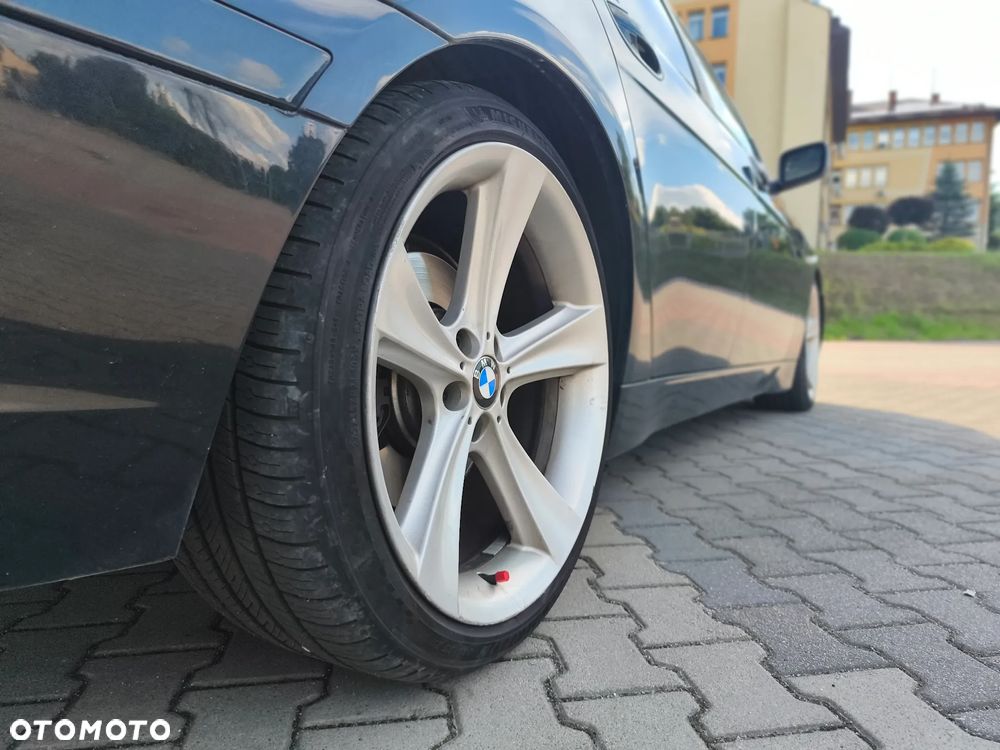 BMW Seria 7 745i - 12