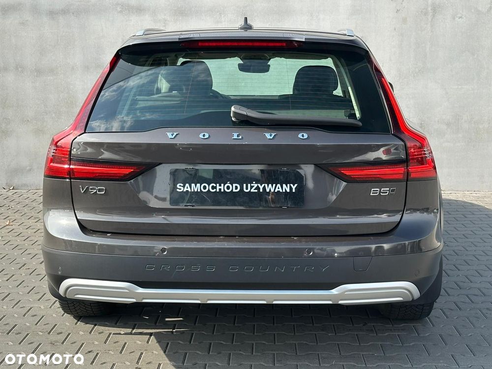 Volvo V90 Cross Country - 13