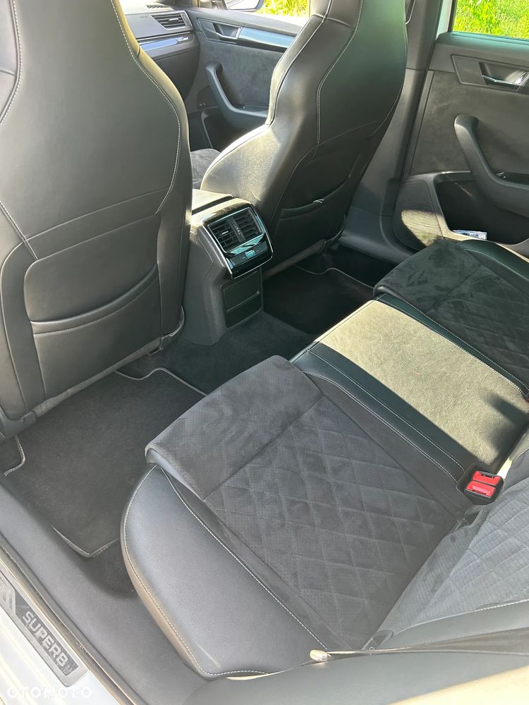 Skoda Superb 2.0 TSI Sportline DSG - 9