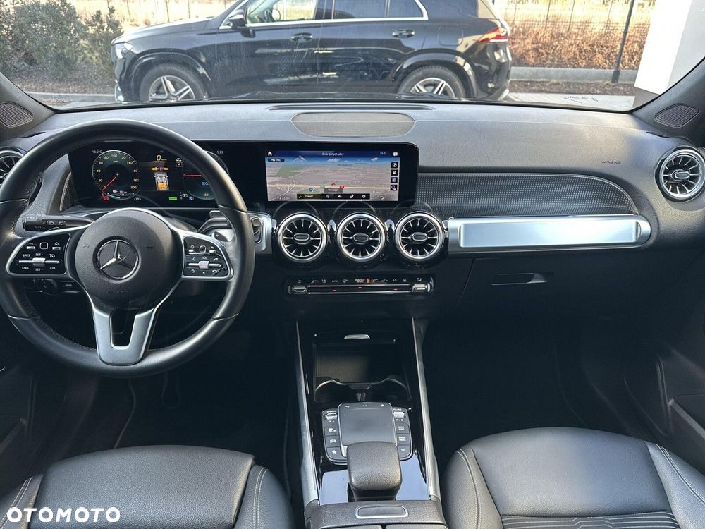 Mercedes-Benz EQB - 12