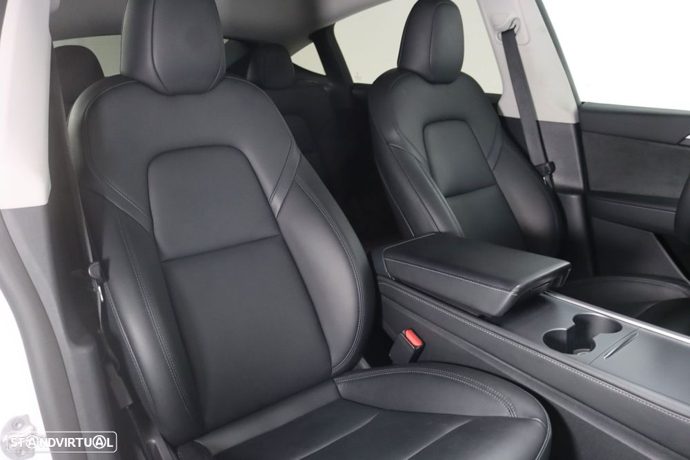 Tesla Model Y Performance Dual Motor AWD - 8