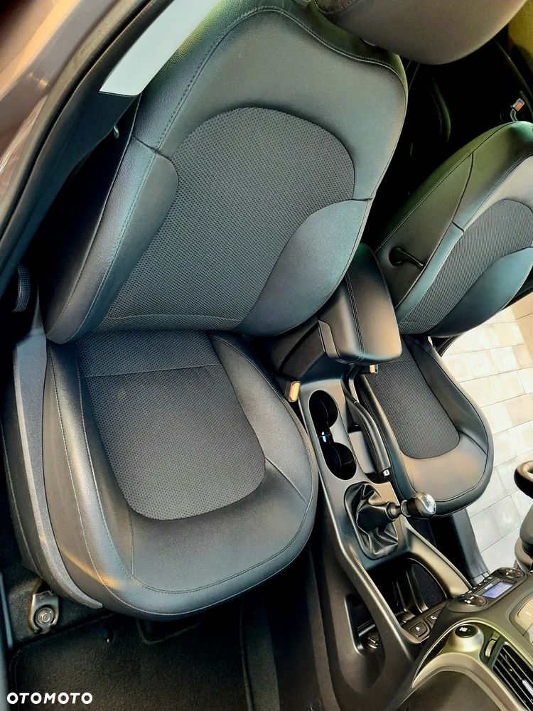 Hyundai ix35 1.6 2WD Fifa World Cup Edition - 24