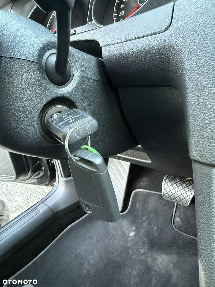 Volkswagen Golf - 27