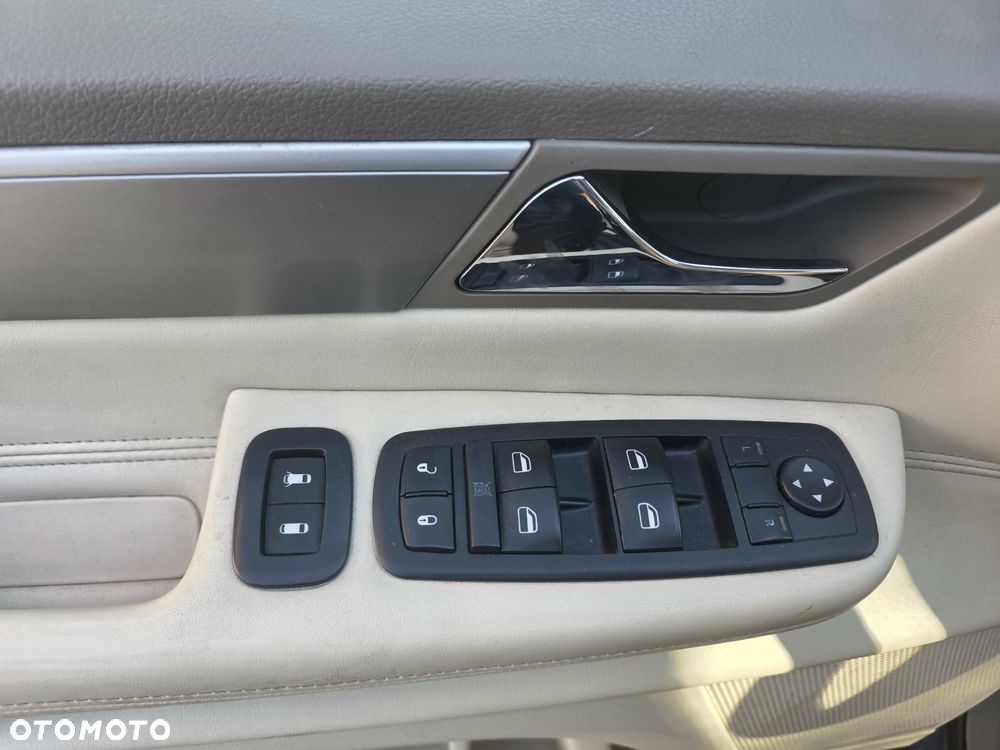 Volkswagen Routan - 20