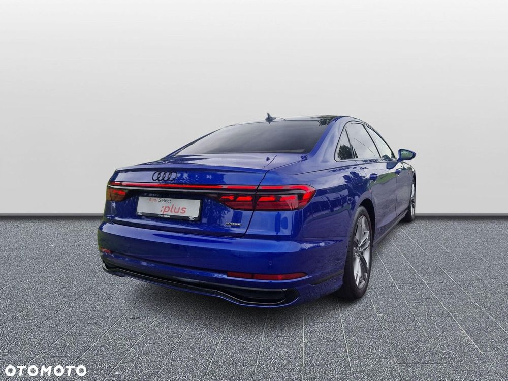 Audi A8 - 40