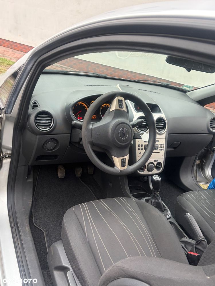 Opel Corsa 1.2 16V - 12