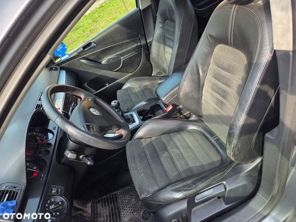 Volkswagen Passat 2.0 TDI DPF Highline - 13