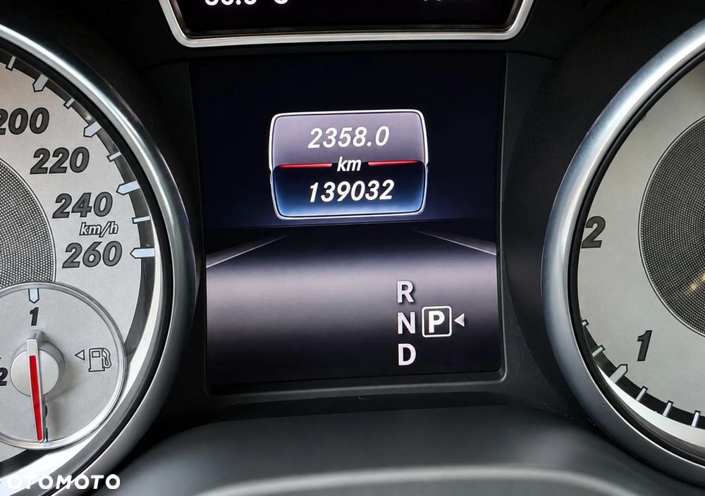 Mercedes-Benz GLA 250 4Matic 7G-DCT - 12