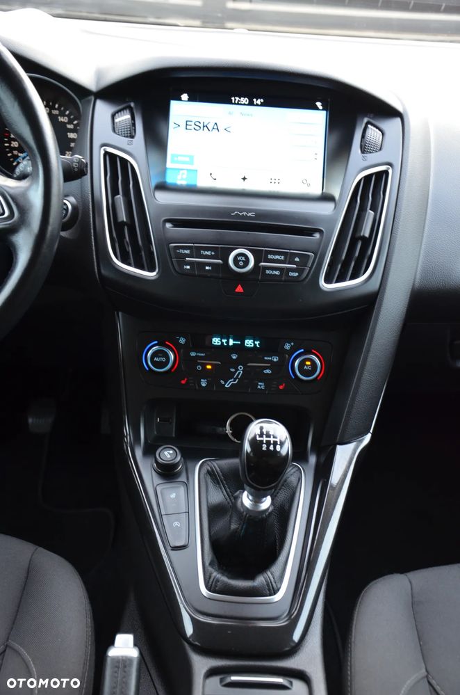Ford Focus Turnier 1.5 EcoBlue Start-Stopp-System TITANIUM - 23
