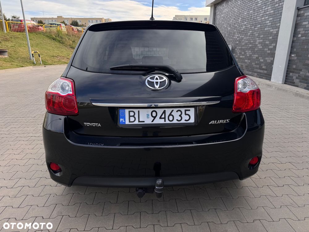 Toyota Auris 2012 photo 4
