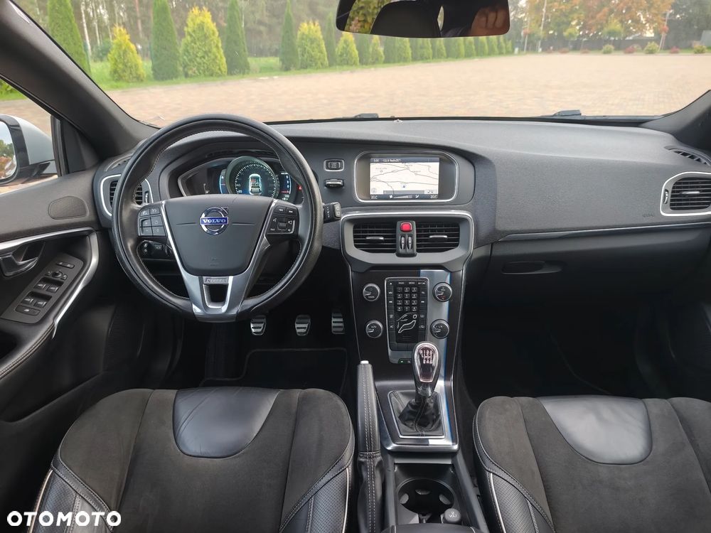 Volvo V40 D2 R Design - 8