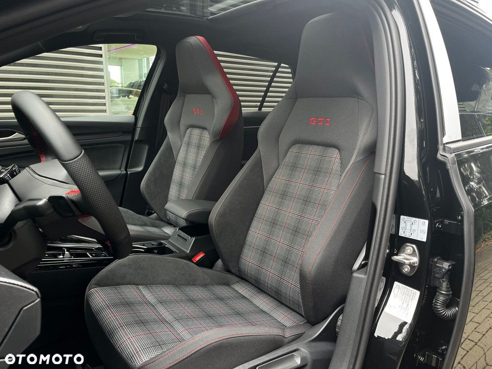 Volkswagen Golf - 12