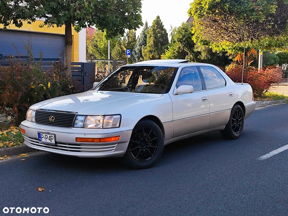 Lexus LS Standard