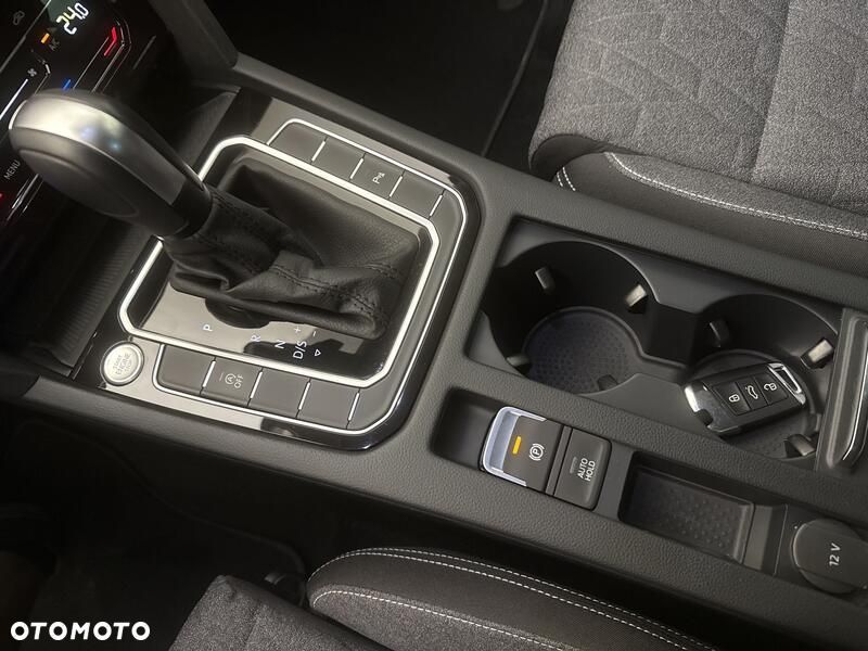 Volkswagen Passat - 17