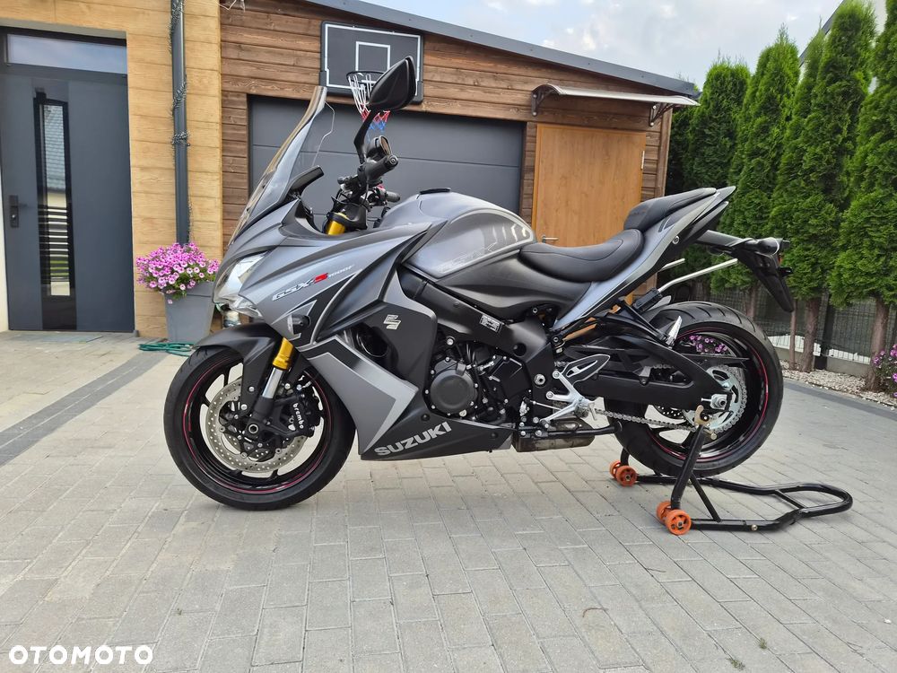 Suzuki GSX - 3