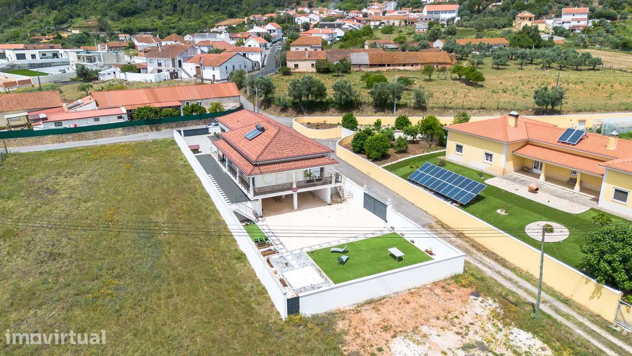 Viva Entre a Serra e Lisboa | Moradia Térrea Nova com Terreno Excecion - Grande imagem: 2/59