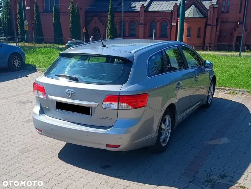 Toyota Avensis 2.0 D-4D Active - 8