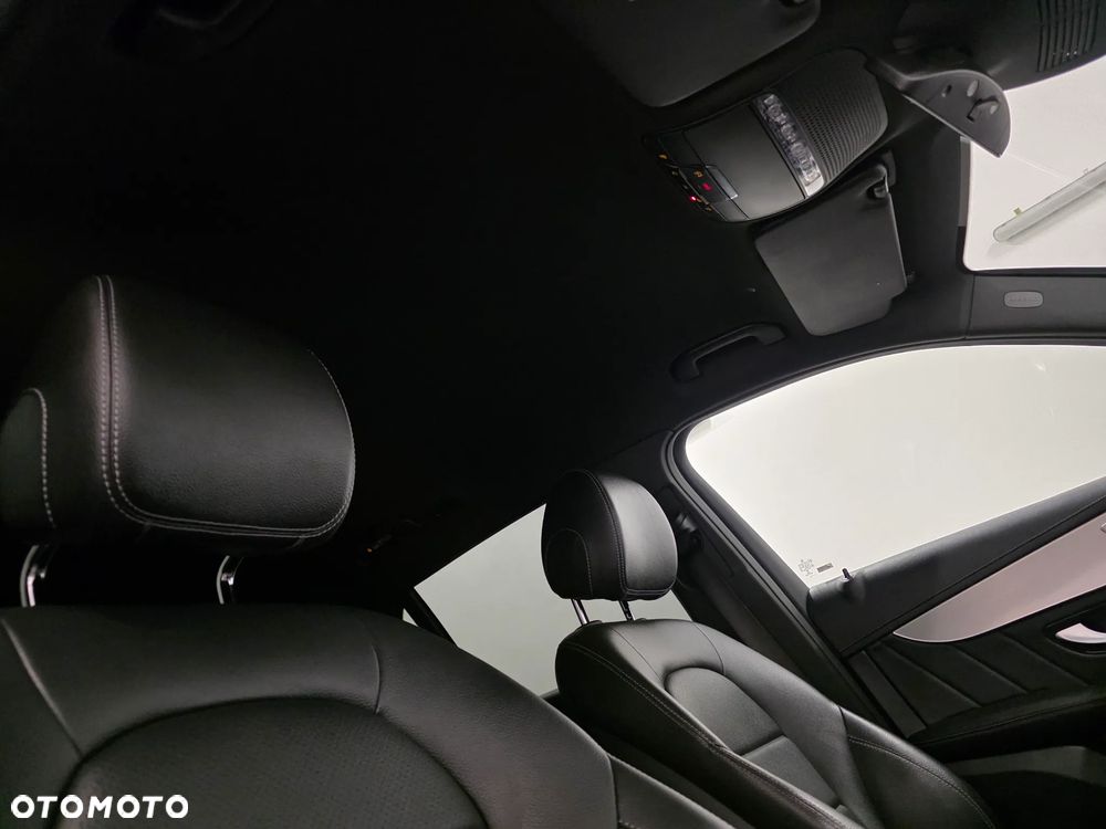 Mercedes-Benz GLC 220 d 4Matic 9G-TRONIC AMG Line Plus - 27