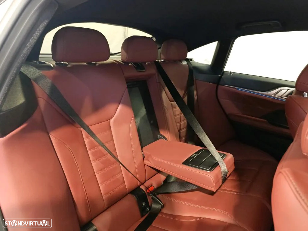 BMW i4 eDrive40 Desportiva M - 11