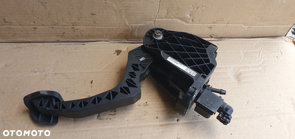 Pedał sprzęgła pompka Audi A3 8P 1K1721059BB - 5