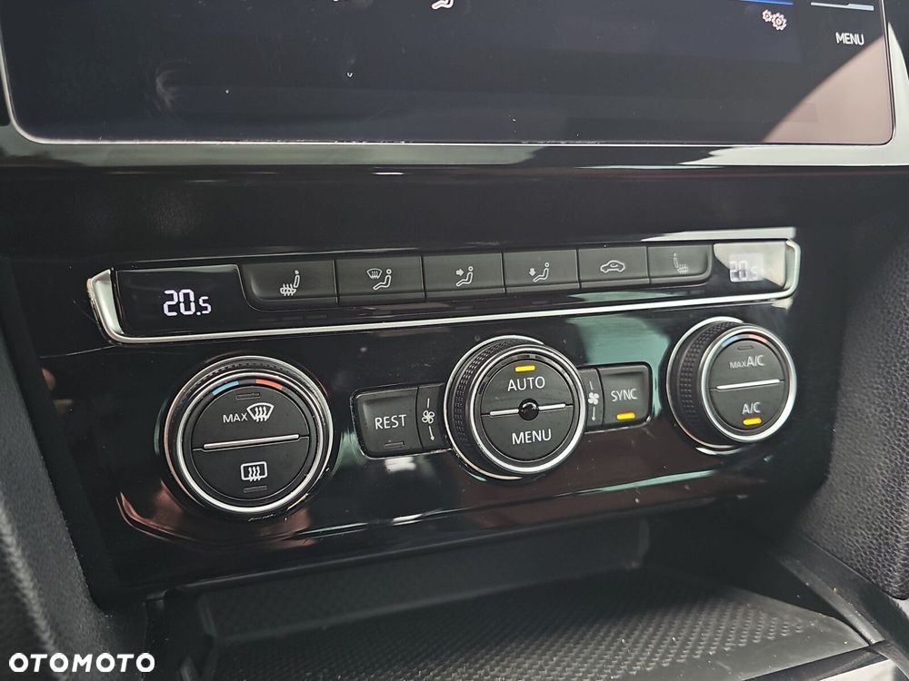 Volkswagen Passat - 34