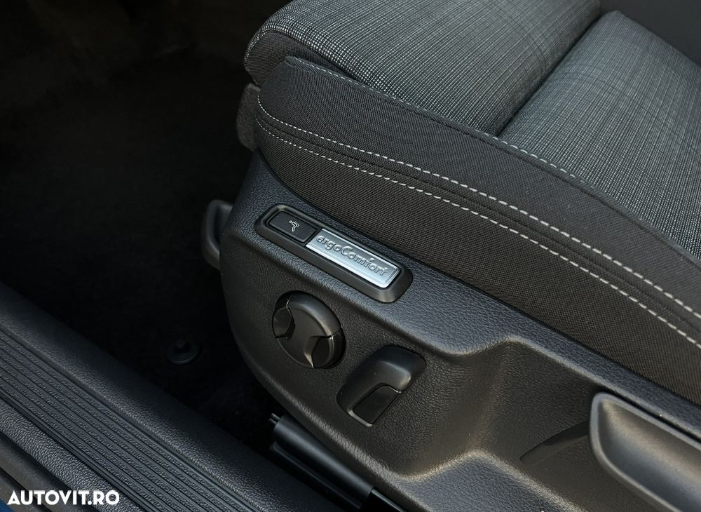 Volkswagen Passat 2.0 TDI SCR DSG Business - 39